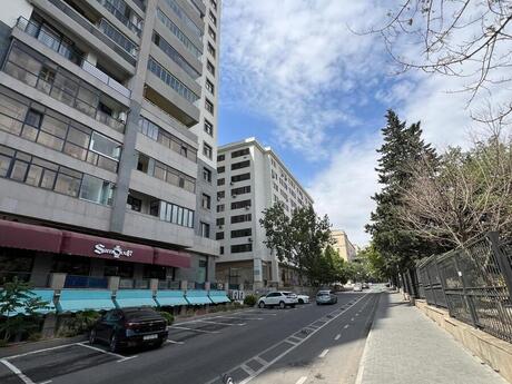 2-комн. вторичка - м. Элмляр Академиясы - 80 м²