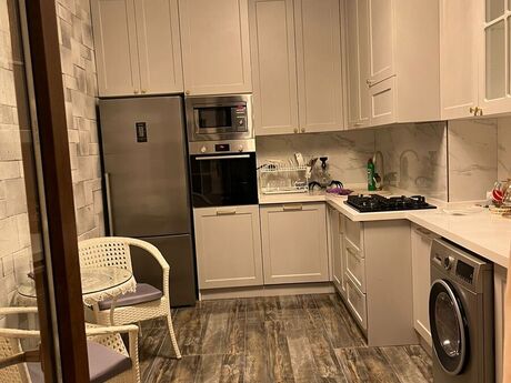 3 otaqlı yeni tikili - Yasamal r. - 145 m²