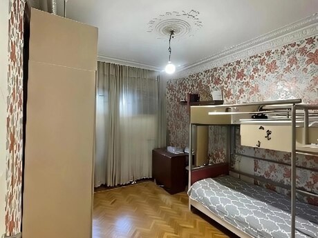 5 otaqlı köhnə tikili - 8-ci mikrorayon q. - 130 m²