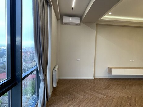 3-комн. новостройка - м. 28 мая - 125 м²