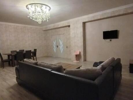 3 otaqlı yeni tikili - 8 Noyabr m. - 190 m²