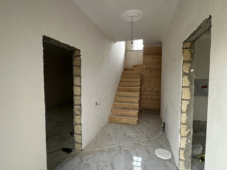 4 otaqlı həyət evi/bağ evi - Qobu q. - 135 m²