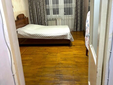 3-комн. вторичка - м. Кара Караев - 70 м²