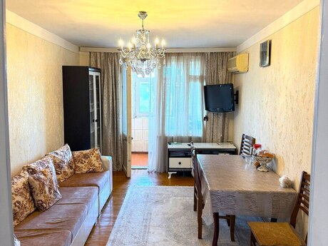 3-комн. вторичка - м. Кара Караев - 70 м²