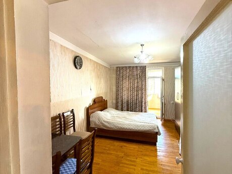 3-комн. вторичка - м. Кара Караев - 70 м²