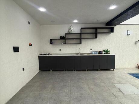 4 otaqlı həyət evi/bağ evi - Şüvəlan q. - 110 m²