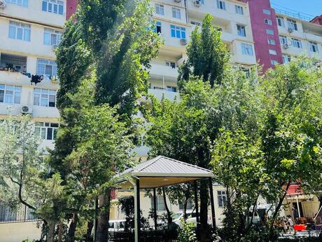 4 otaqlı köhnə tikili - İnşaatçılar m. - 110 m²