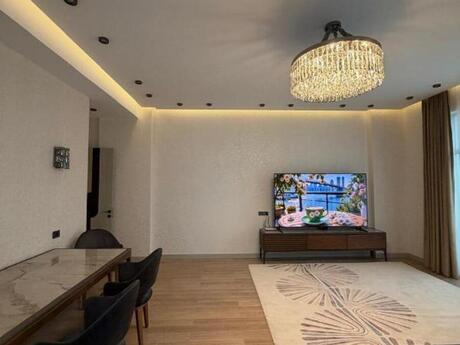 4 otaqlı yeni tikili - Nizami m. - 180 m²