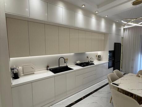 4 otaqlı yeni tikili - Ağ şəhər q. - 185 m²