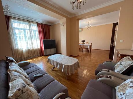 5 otaqlı ofis - Elmlər Akademiyası m. - 207 m²