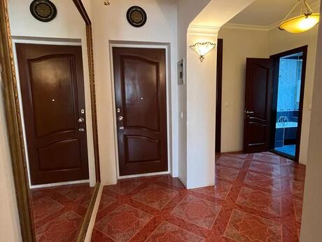 5 otaqlı ofis - Elmlər Akademiyası m. - 207 m²
