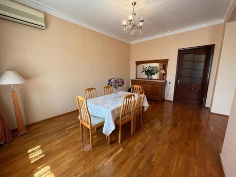 5 otaqlı ofis - Elmlər Akademiyası m. - 207 m²