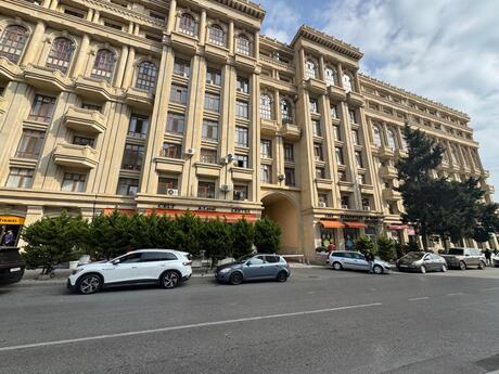 3 otaqlı köhnə tikili - İçəri Şəhər m. - 90 m²