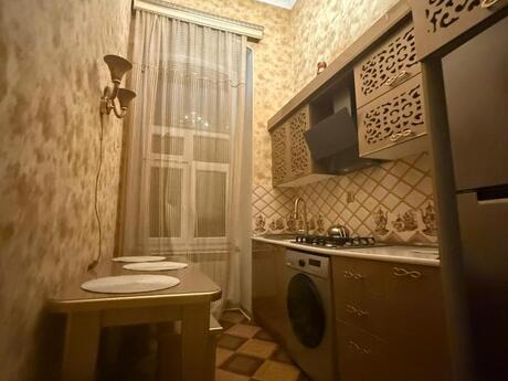 3 otaqlı köhnə tikili - Sahil m. - 70 m²