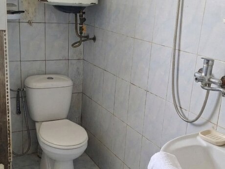 2 otaqlı köhnə tikili - Yeni Günəşli q. - 46 m²