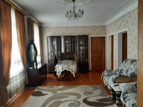 7 otaqlı həyət evi/bağ evi - Həzi Aslanov m. - 260 m²