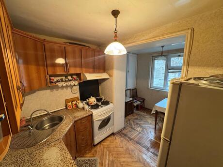2 otaqlı köhnə tikili - 28 May m. - 65 m²