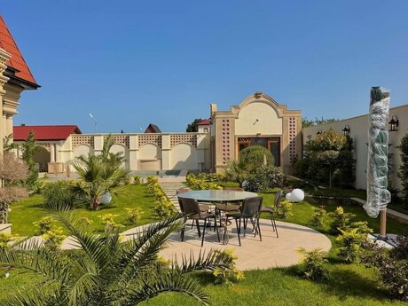5 otaqlı həyət evi/bağ evi - Albalılıq q. - 300 m²