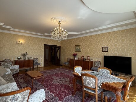 4 otaqlı yeni tikili - Nəsimi r. - 195 m²