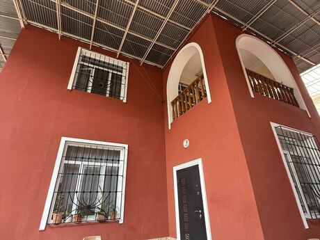 5 otaqlı həyət evi/bağ evi - Gənclik m. - 220 m²