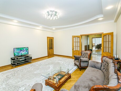 3 otaqlı yeni tikili - 28 May m. - 150 m²