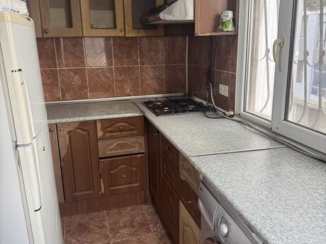 3 otaqlı köhnə tikili - İnşaatçılar m. - 75 m²