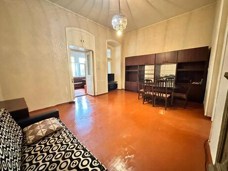 2 otaqlı köhnə tikili - Nizami m. - 70 m²