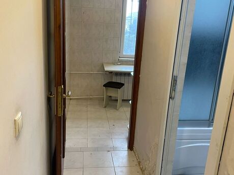 2 otaqlı köhnə tikili - İnşaatçılar m. - 50 m²