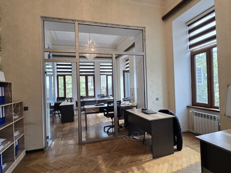 5 otaqlı ofis - Nizami m. - 150 m²