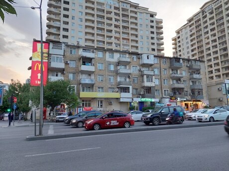1 otaqlı köhnə tikili - 8 Noyabr m. - 35 m²