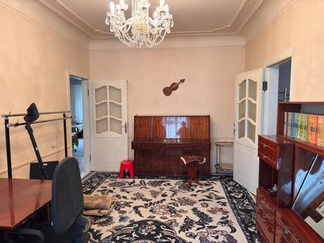 4 otaqlı köhnə tikili - Yeni Yasamal q. - 80 m²