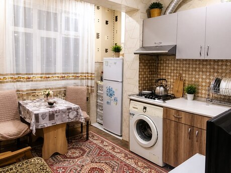 2 otaqlı köhnə tikili - Yeni Günəşli q. - 65 m²