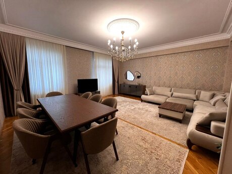 4 otaqlı yeni tikili - Azadlıq Prospekti m. - 157 m²
