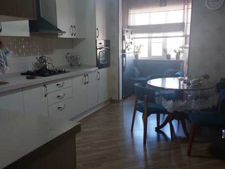5 otaqlı köhnə tikili - Xalqlar Dostluğu m. - 120 m²