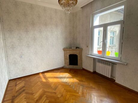 3 otaqlı köhnə tikili - Kubinka q. - 85 m²