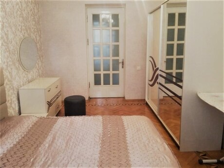 2 otaqlı köhnə tikili - 28 May m. - 70 m²