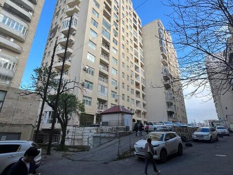 4 otaqlı yeni tikili - Elmlər Akademiyası m. - 214 m²