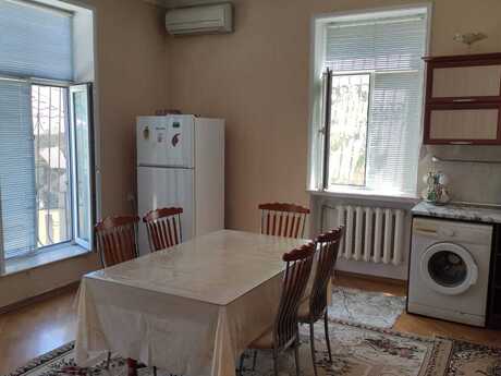 7 otaqlı həyət evi/bağ evi - Mərdəkan q. - 320 m²