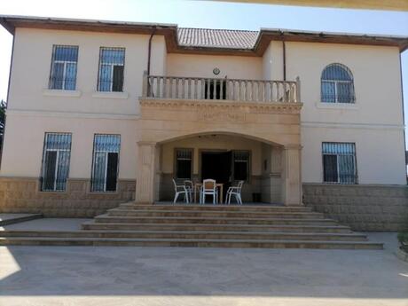 7 otaqlı həyət evi/bağ evi - Mərdəkan q. - 320 m²