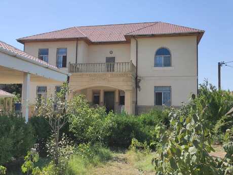 7 otaqlı həyət evi/bağ evi - Mərdəkan q. - 320 m²