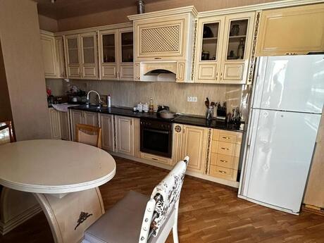 4-комн. новостройка - м. 28 мая - 160 м²