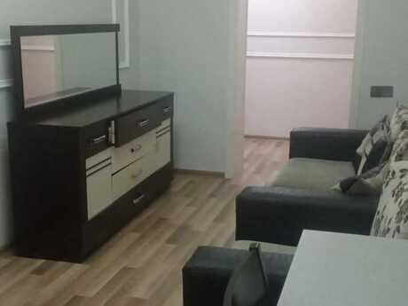 3 otaqlı köhnə tikili - Elmlər Akademiyası m. - 75 m²