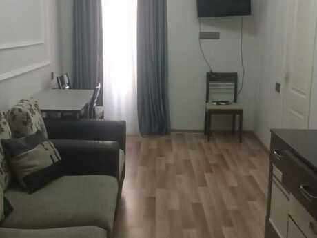 3 otaqlı köhnə tikili - Elmlər Akademiyası m. - 75 m²