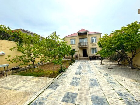 7 otaqlı həyət evi/bağ evi - Qaraçuxur q. - 220 m²