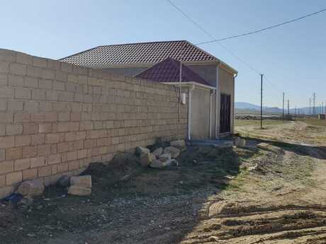 6 otaqlı həyət evi/bağ evi - Qobu q. - 270 m²