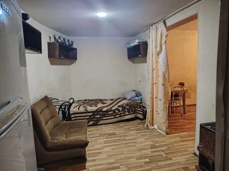2 otaqlı köhnə tikili - Elmlər Akademiyası m. - 55 m²