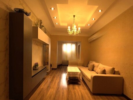 3 otaqlı köhnə tikili - Azadlıq Prospekti m. - 75 m²