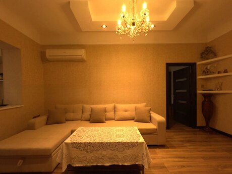 3 otaqlı köhnə tikili - Azadlıq Prospekti m. - 75 m²
