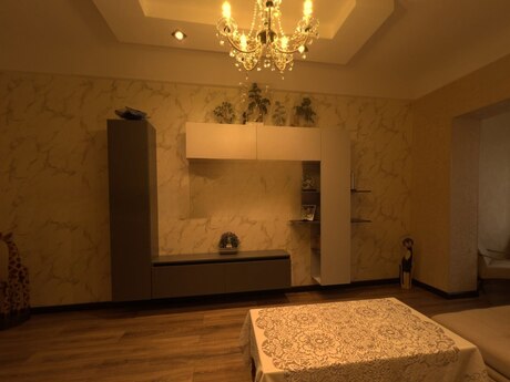 3 otaqlı köhnə tikili - Azadlıq Prospekti m. - 75 m²