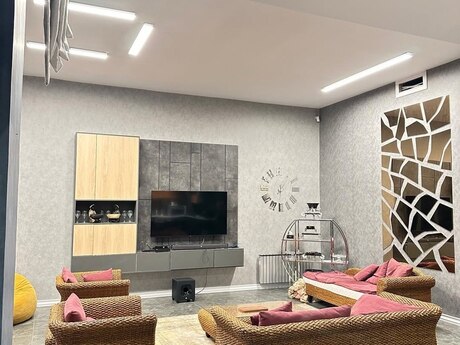 5 otaqlı həyət evi/bağ evi - Mərdəkan q. - 300 m²